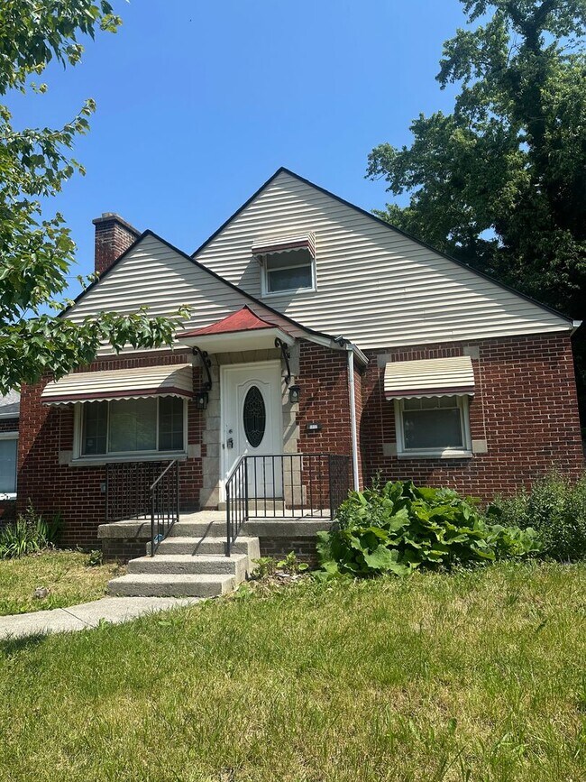 Primary Photo - 4 Bedroom 3 Full Bathroom Home for Rent in...