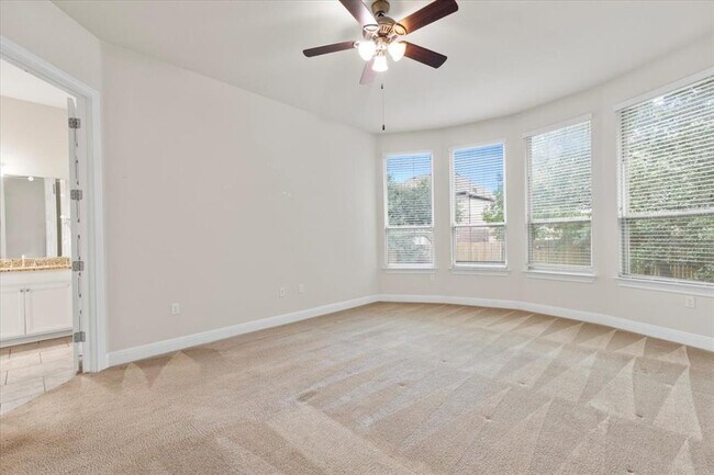 Building Photo - 10112 Lavon Bend