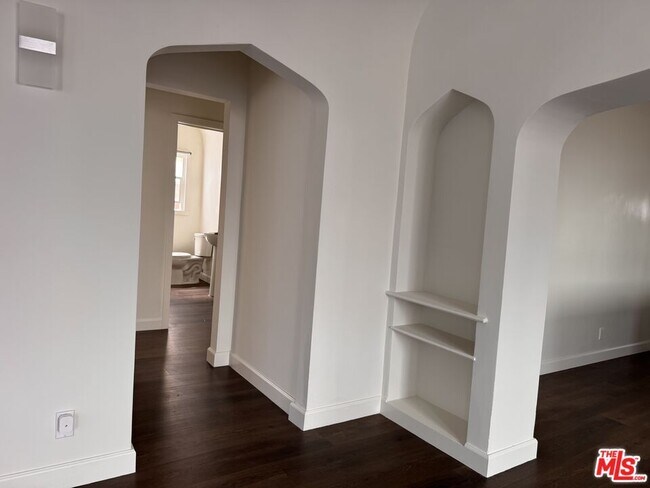 Building Photo - 1325 S Rimpau Blvd