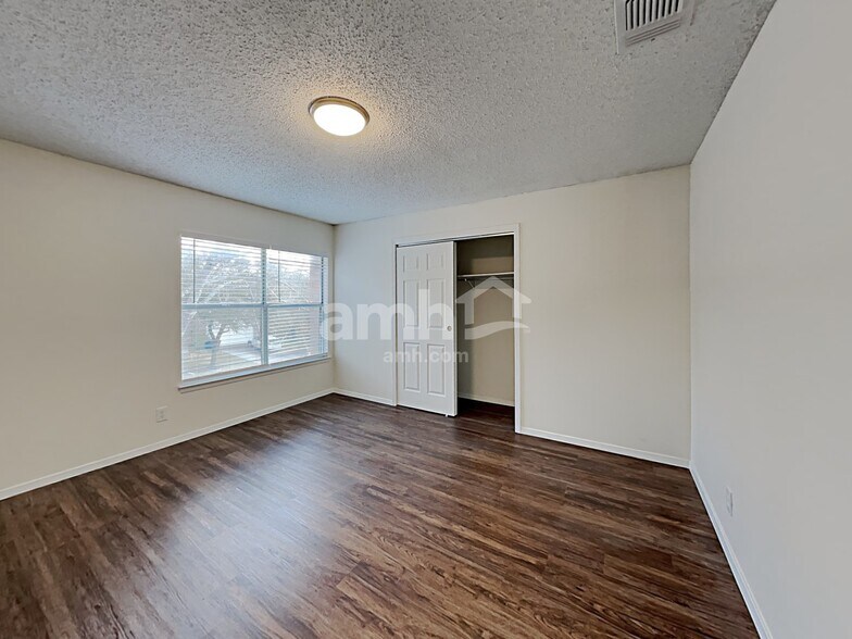 Building Photo - 2407 Canyon Rim