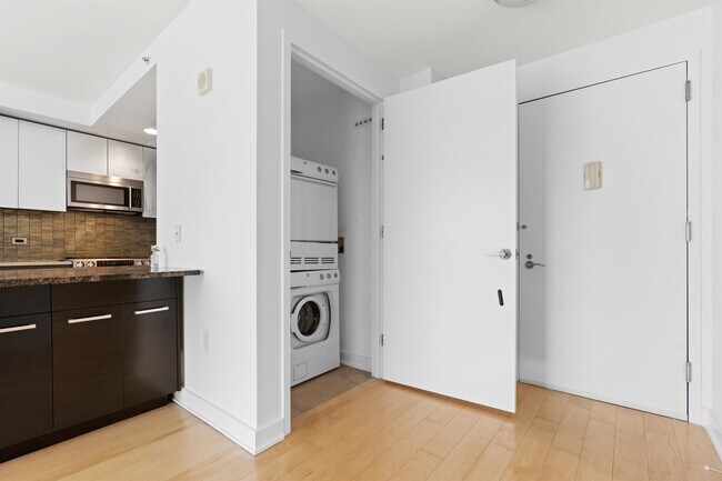 Building Photo - 2 2nd St