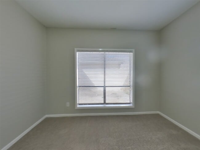 Building Photo - 535 Shady Brook Dr