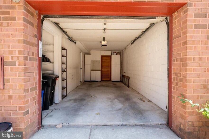 Building Photo - 129 Catharine St