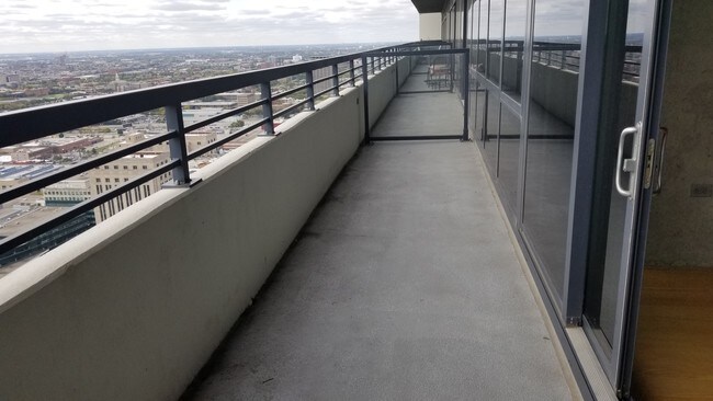 Building Photo - 235 W Van Buren St