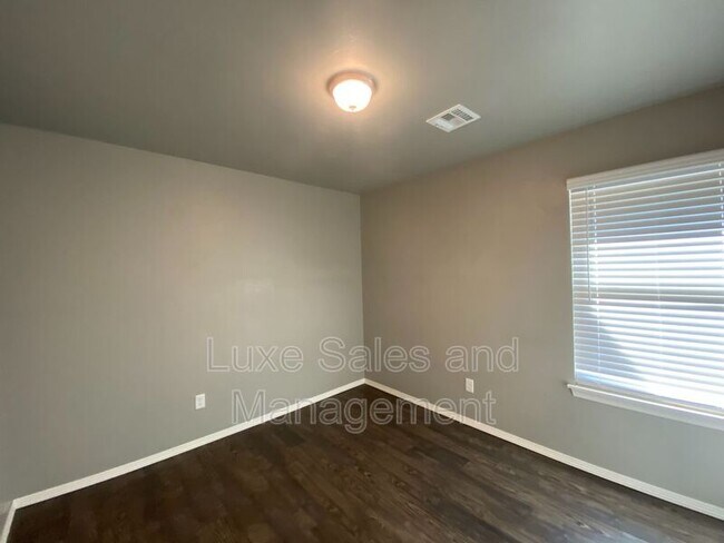 Building Photo - 7804 Meadow Lake Dr