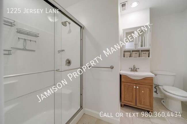 Building Photo - 1225 Jersey Ln