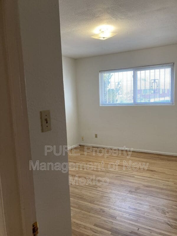 Building Photo - 712 Cagua Dr NE