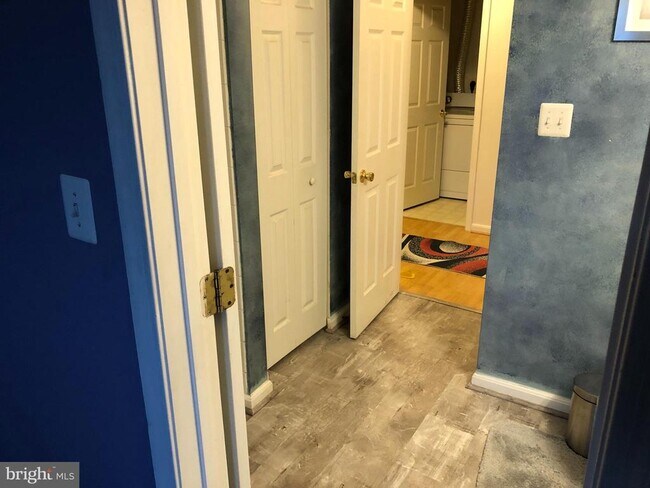 Building Photo - 1055 Gardenview Loop