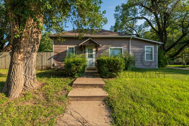 Primary Photo - 301 N Spruce St