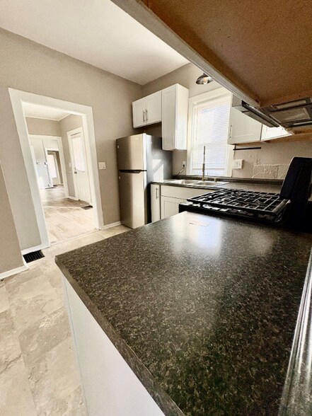 Building Photo - 1325 Buffalo Ave NE