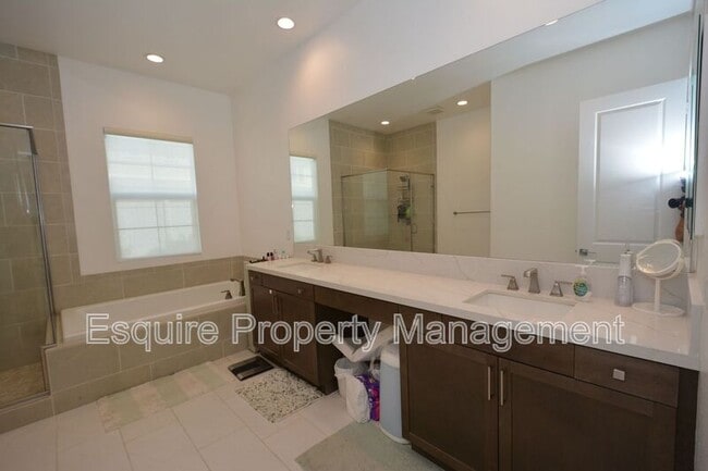 Building Photo - 139 Wisteria St