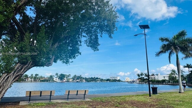 Building Photo - 1094 Redwood St