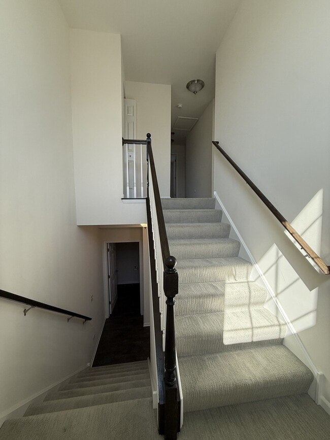 Building Photo - 4443 Monroe Ct