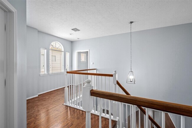 Building Photo - 612 Detering St