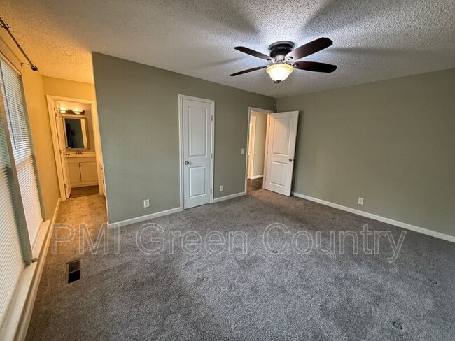 Building Photo - 2019 S Gum Ave