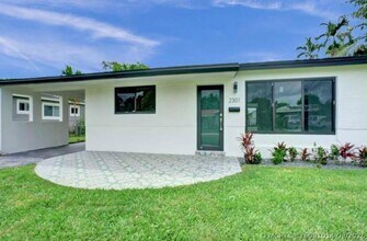 Building Photo - 2301 Alcazar Dr