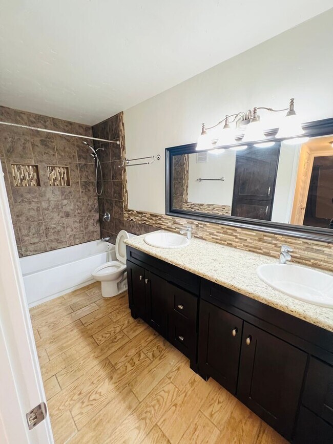 Building Photo - Beautiful 2 bedroom Condo