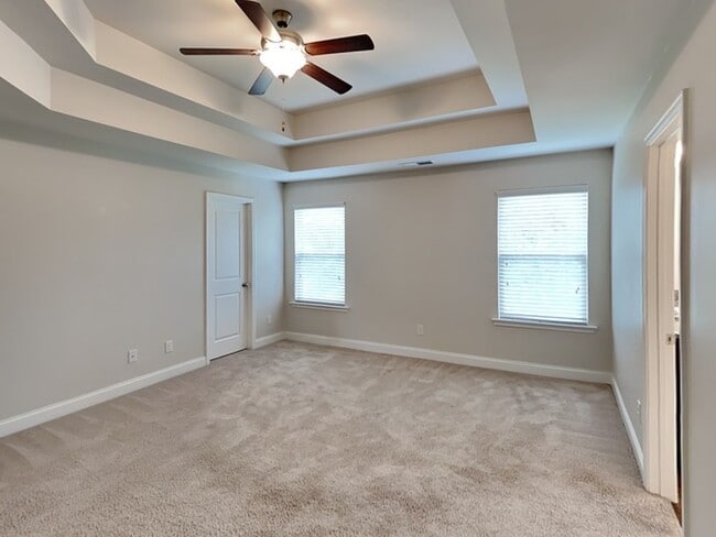 Building Photo - Well-maintained 4 Bedroom With Basement