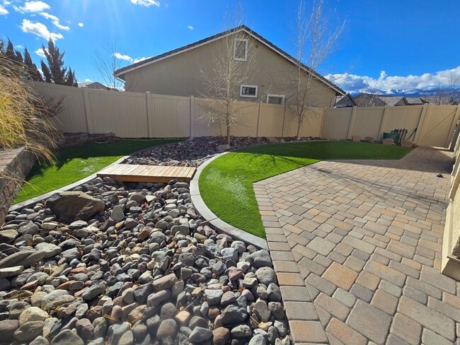 Building Photo - Executive home located on a quiet cul-de-s...
