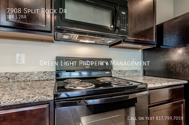 Building Photo - 7908 Split Rock Dr