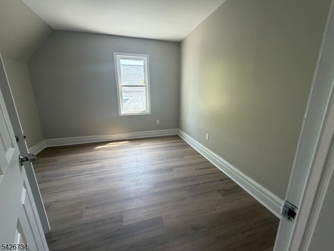 Building Photo - 37 Mapes Ave