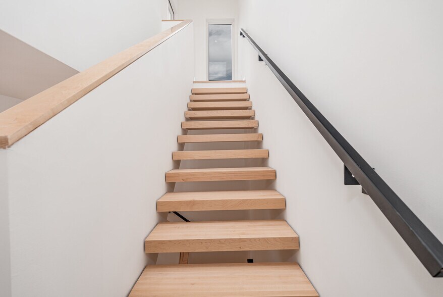 Building Photo - 515 W Lenoir St