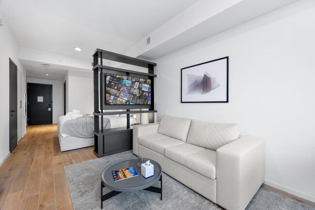 Building Photo - 398 NE 5th St