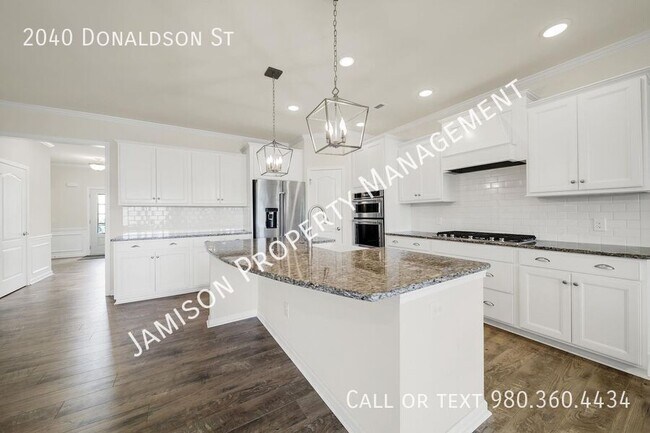 Building Photo - 2040 Donaldson St