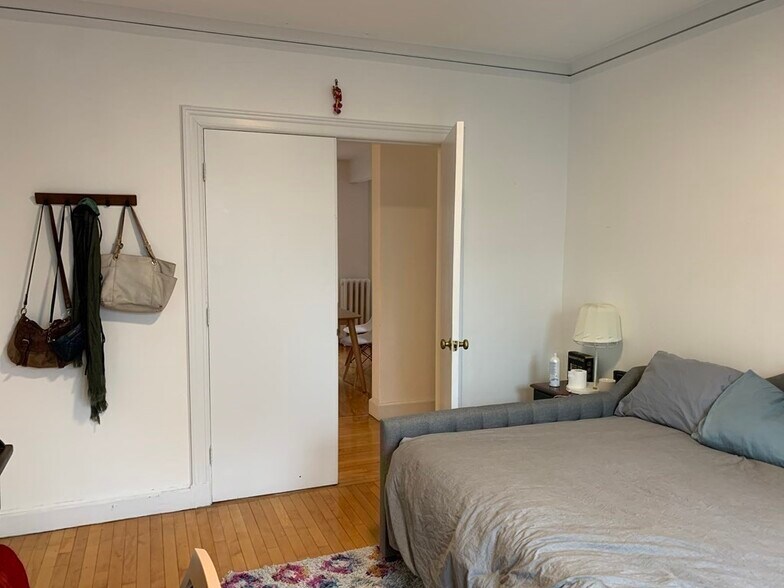 Building Photo - 34 Ash St