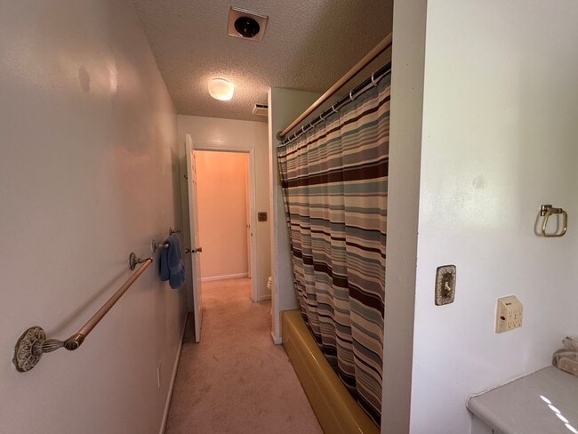 Building Photo - ***$1,000 Discount for Qualified Nurse ***...