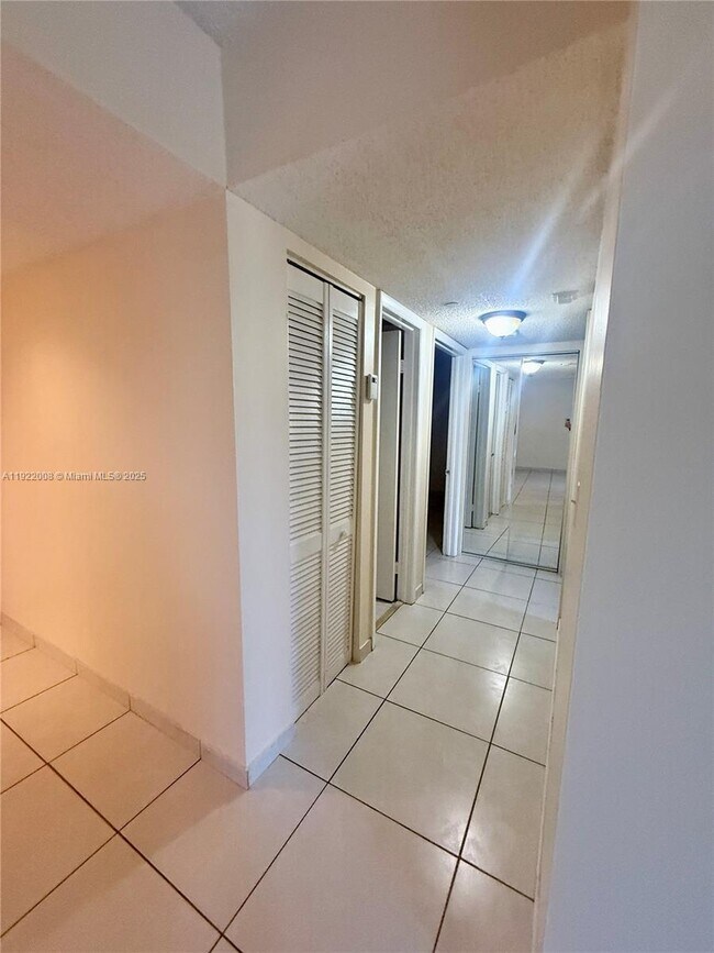 Building Photo - 8760 SW 133rd Avenue Rd