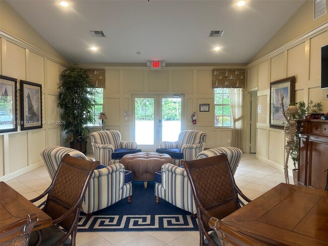 Building Photo - 1560 SE Wilshire Pl