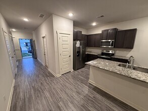 Building Photo - 680 The Heights Ln