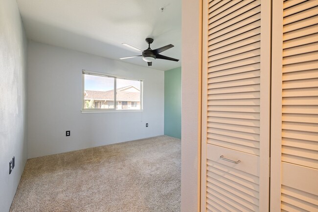 Building Photo - Pet Friendly 2 bed/ 2.5 bath/ 2 parking at...