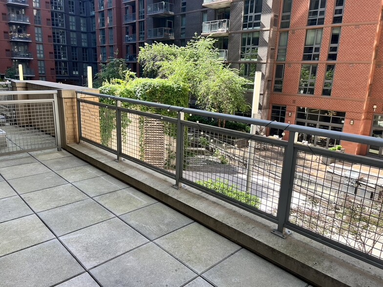 Building Photo - 1025 First St SE