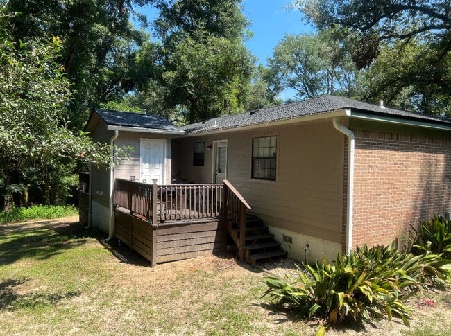 Building Photo - COMING SOON – 2BR/1BA Duplex in Tallahasse...