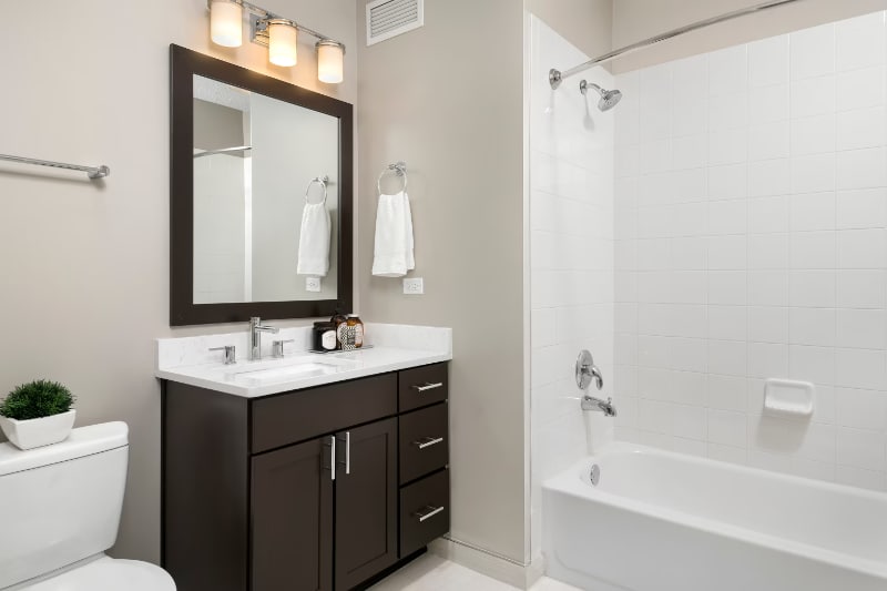 Building Photo - 580 N McClurg Ct