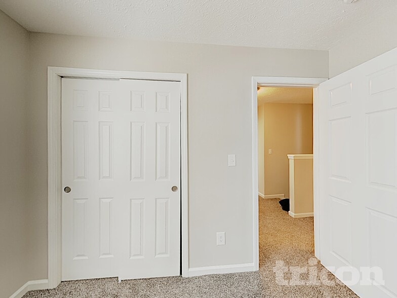 Building Photo - 10740 Snowdrop Way