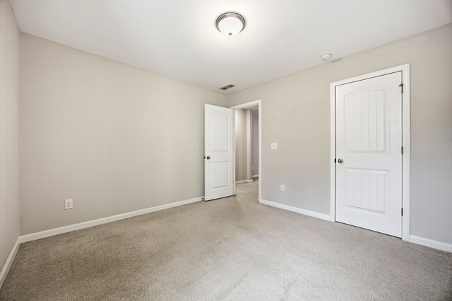 Building Photo - 7275 Heritage Oak Ct