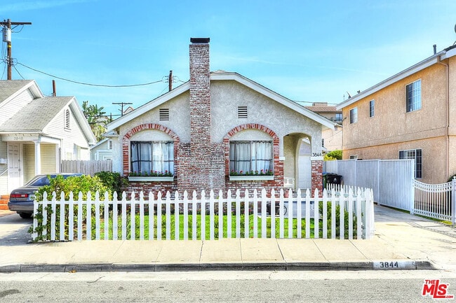 Primary Photo - 3844 Goldwyn Terrace