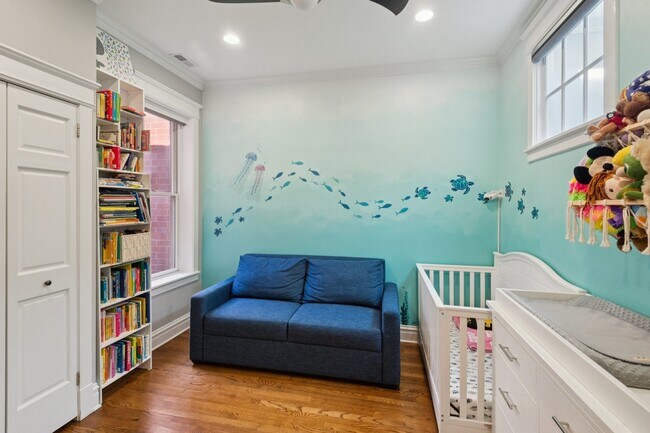 Building Photo - 2044 N Sheffield Ave