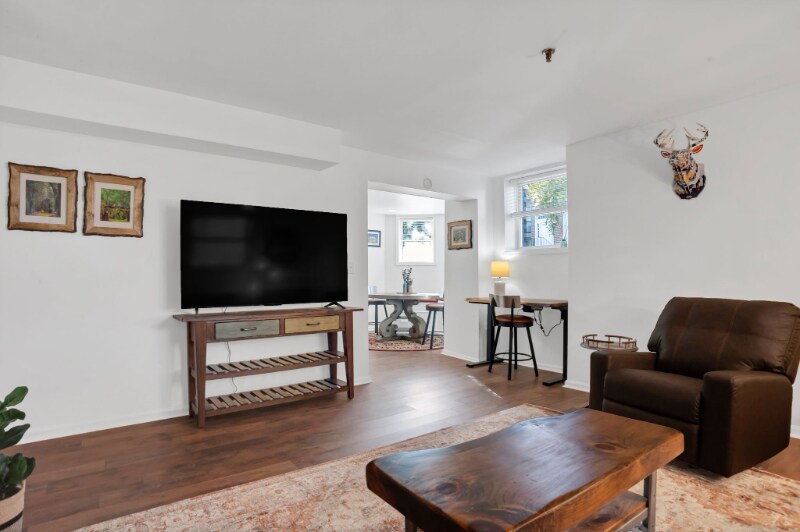 Building Photo - 121 W Hall St