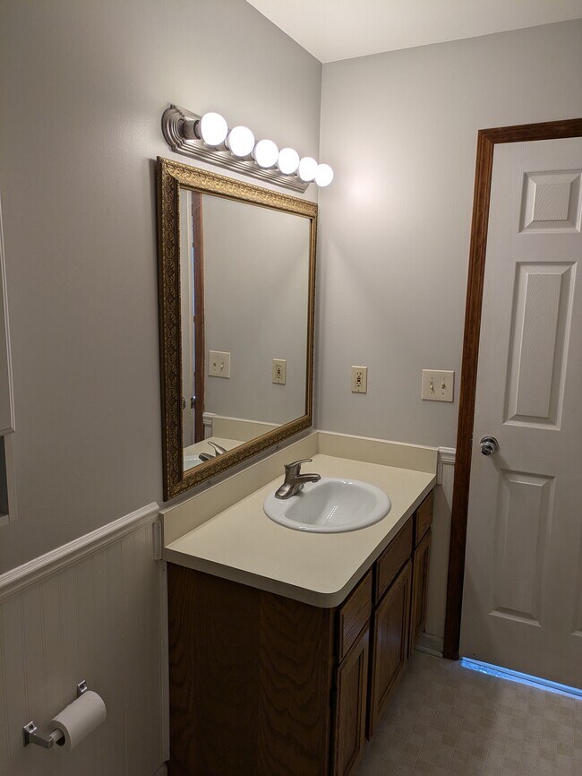 2nd floor sink and vanity - 11337 Ford Road