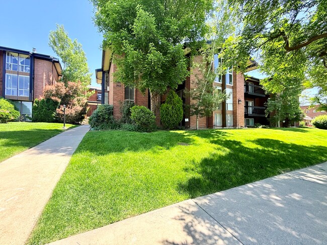Building Photo - Beautiful One-Bedroom Condo near the Heart of Downtown SLC!