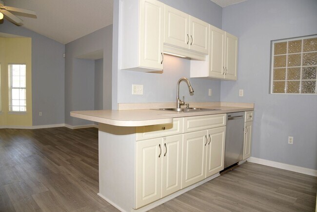 Building Photo - 1501 Partin Dr N