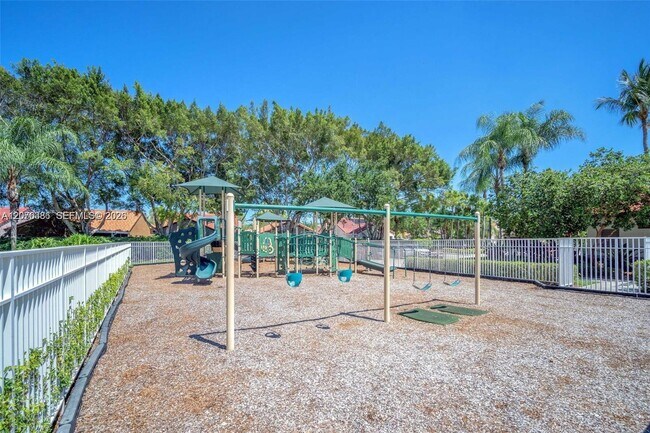 Building Photo - 800 Sorrento Dr
