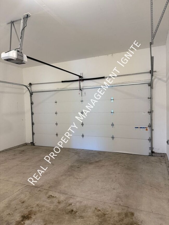 Building Photo - 20844 SE Sunniberg Ln
