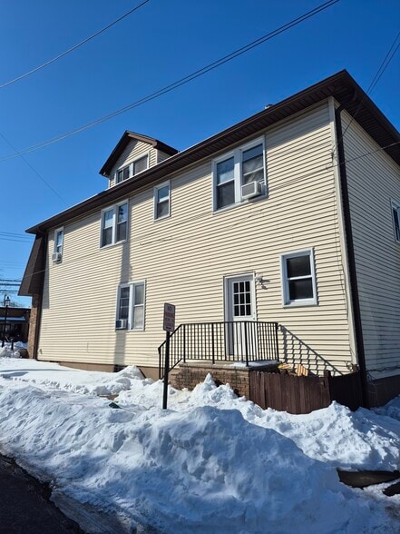 Building Photo - 131 Paris Ave