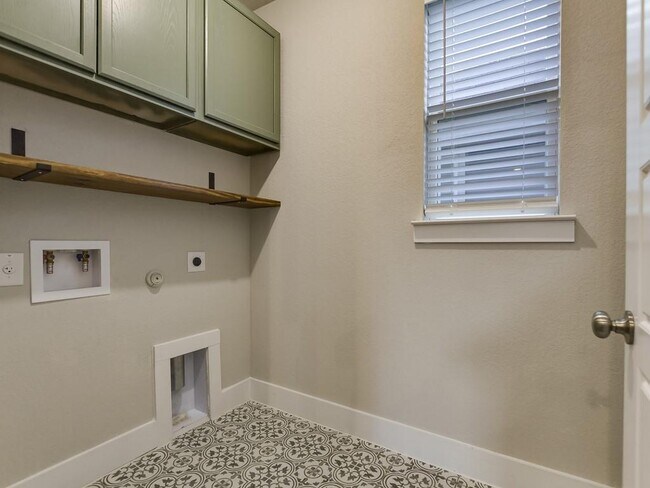 Building Photo - 5826 Aviano Rd