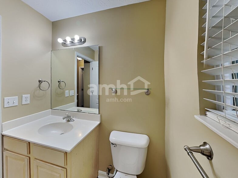 Building Photo - 2058 River Birch Dr